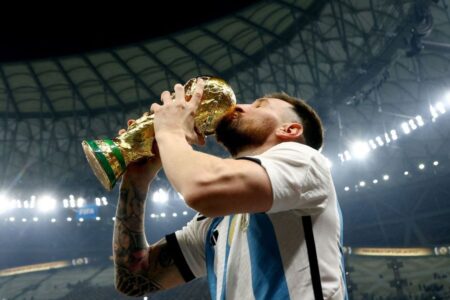 Argentina conquista o tricampeonato mundial e consagra Lionel Messi