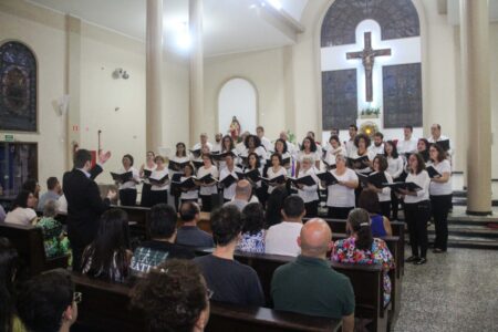 Coro da Cidade de Santo André realiza concerto Luzes de Natal à luz de velas nesta quinta