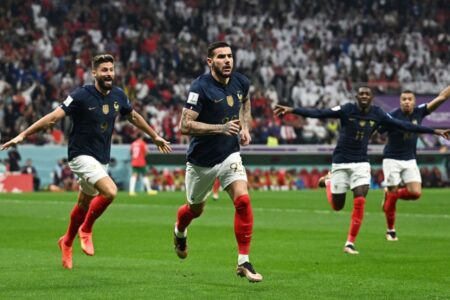 França supera Marrocos para disputar final da Copa com Argentina