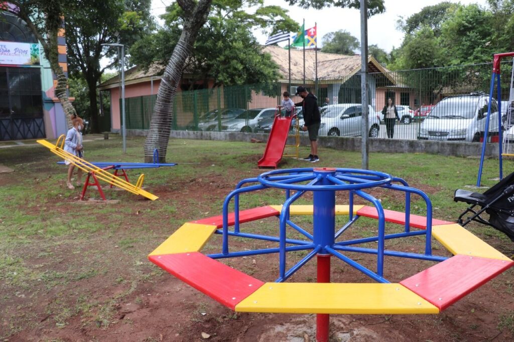 Meio Ambiente de Ribeirão Pires inaugura playground no jardim do Museu