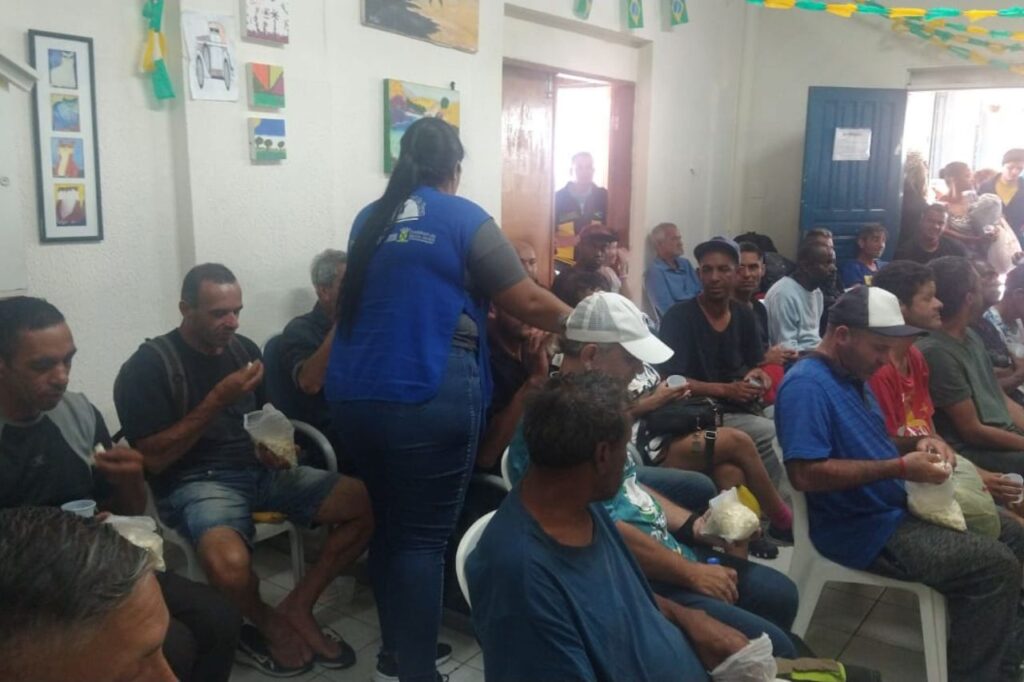 Santo André realiza ação com pessoas em situação de rua nos dias de jogos do Brasil