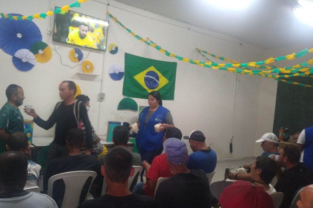 Santo André realiza ação com pessoas em situação de rua nos dias de jogos do Brasil