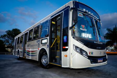 São Caetano tem ônibus municipal decorado para o Natal com mais de 3 mil lâmpadas