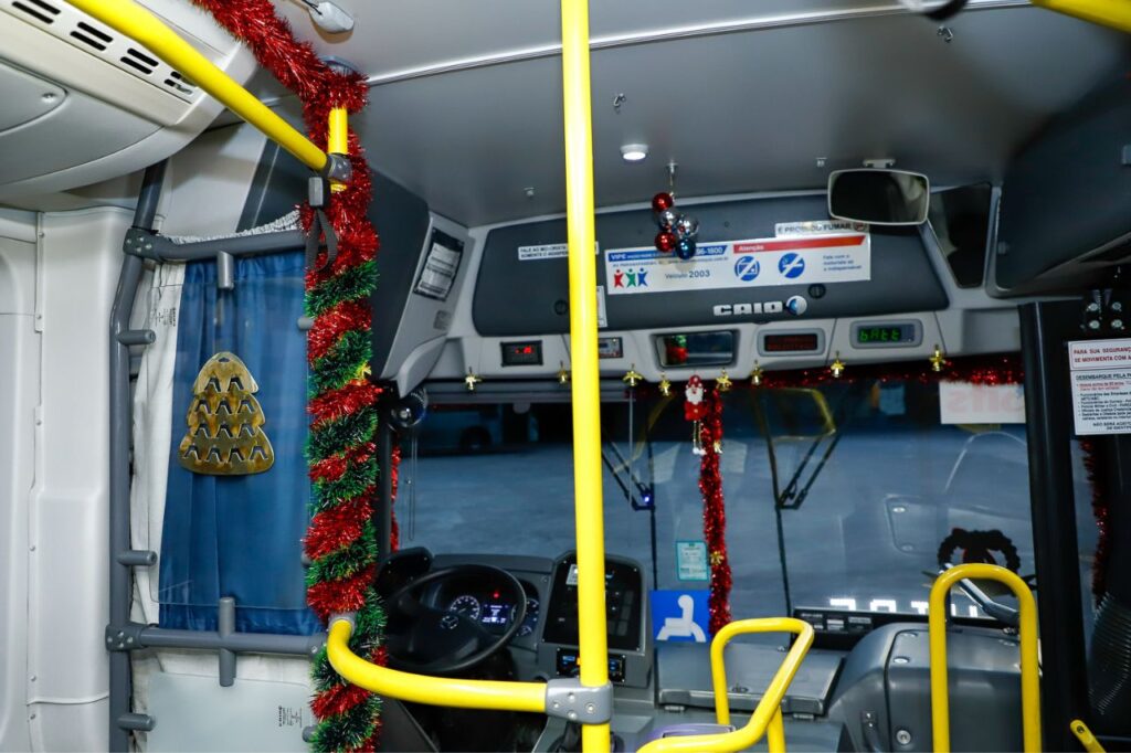 São Caetano tem ônibus municipal decorado para o Natal com mais de 3 mil lâmpadas