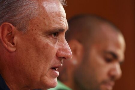 Tite diz que usará equipe alternativa diante de Camarões