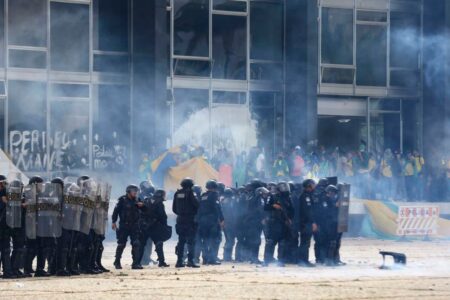 Políticos da região do Grande ABC repudiam atos de terror e vandalismo em Brasília