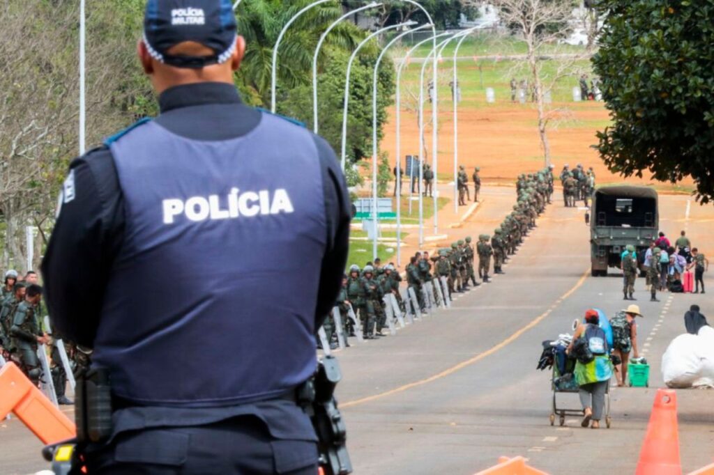 Presos no QG do Exército chegam a 1,2 mil; 204 foram detidos domingo