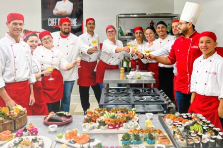 Escola de gastronomia promove curso rápido de sushi, sashimi e temaki