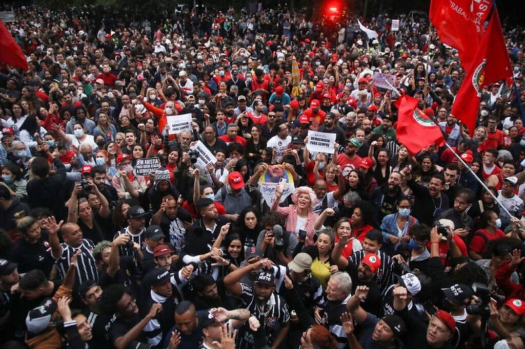 “Sem anistia” manifestação em SP pede responsabilização de golpistas