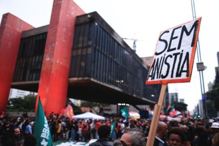 “Sem anistia” manifestação em SP pede responsabilização de golpistas