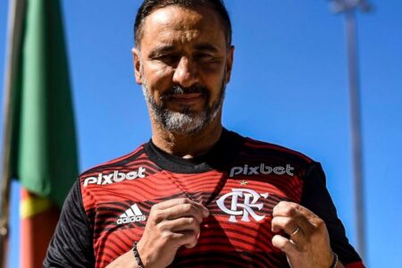 Técnico Vítor Pereira retorna ao Brasil para comandar o Flamengo