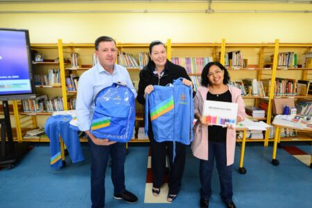 Unidades escolares de São Bernardo recebem kits de uniforme e material para 2023