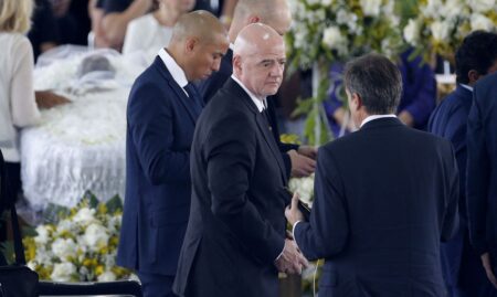 Presidente da Fifa cita dom de Pelé "tocar corações e emoções"