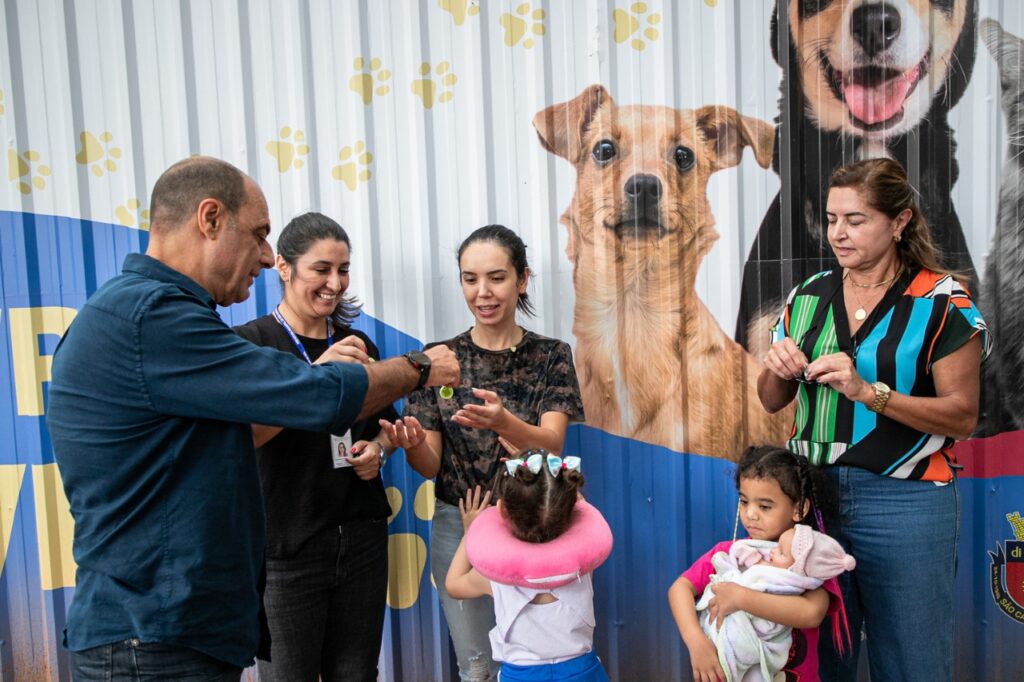 São Caetano distribui medalhas para localização de animais perdidos e realiza mais de 3 mil registros