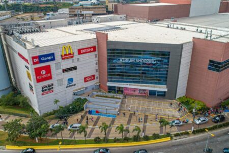 Alegria do Carnaval invade o Atrium Shopping