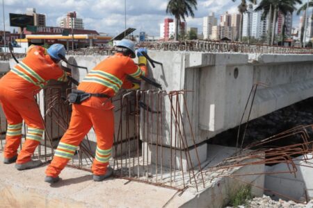 Santo André começa a instalar estruturas de novas pontes e viadutos do Complexo Santa Teresinha