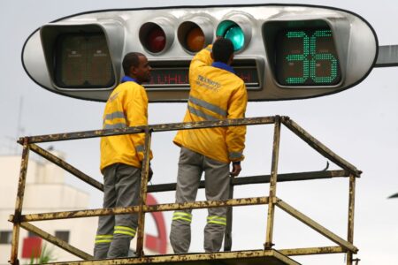 Semáforos inteligentes garantem fluidez e aumentam a segurança no trânsito de São Caetano