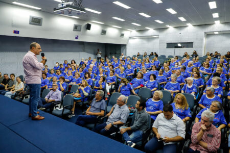 Auricchio participa do início das aulas da UniSênior, para 160 alunos acima de 50 anos