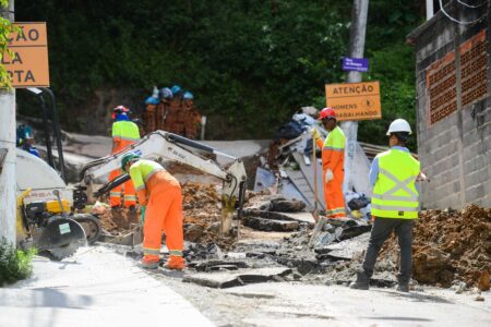 Prefeito Orlando Morando vistoria processo de urbanização do Alvarenguinha