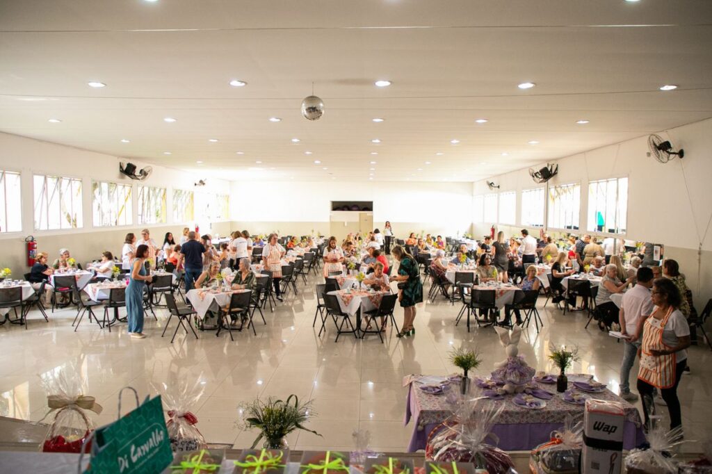 Chá de Outono do Fundo Social de São Caetano é sucesso e lota o salão do CISE Moacyr Rodrigues