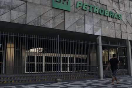 Governo pede suspensão da venda de ativos da Petrobras por 90 dias