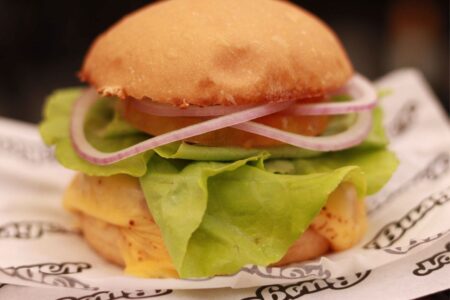 Hamburgueria Busger incrementa cardápio com burger na versão Veggie