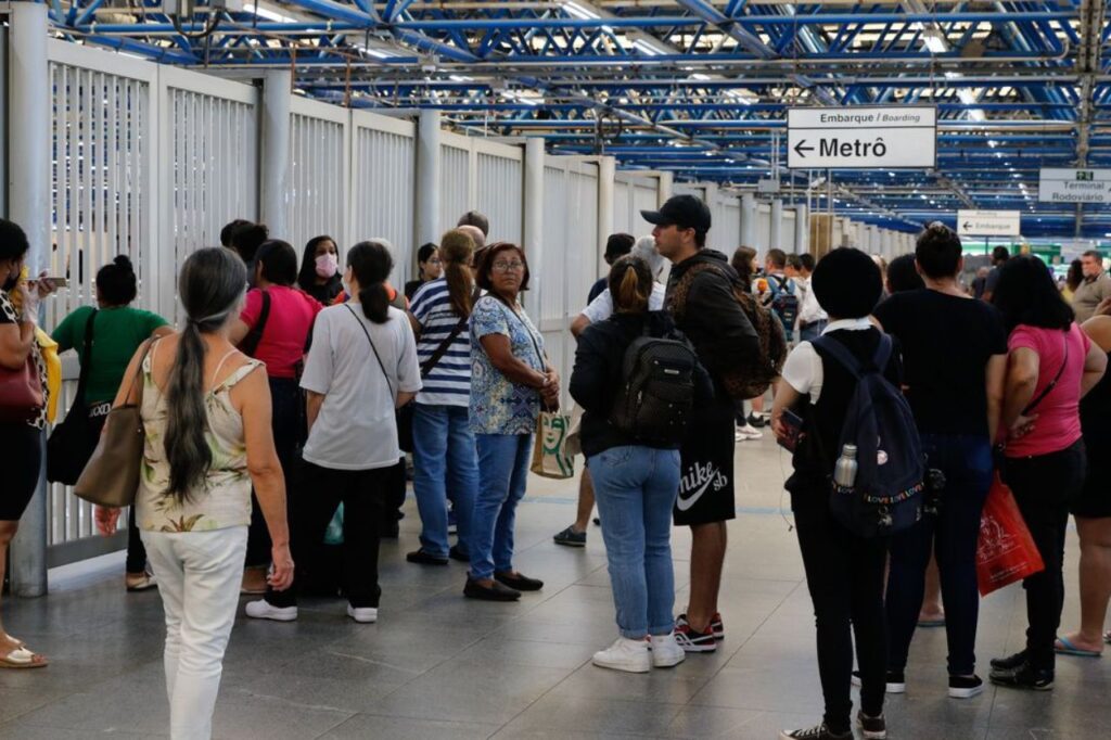 Metroviarios encerram greve em Sao Paulo 1