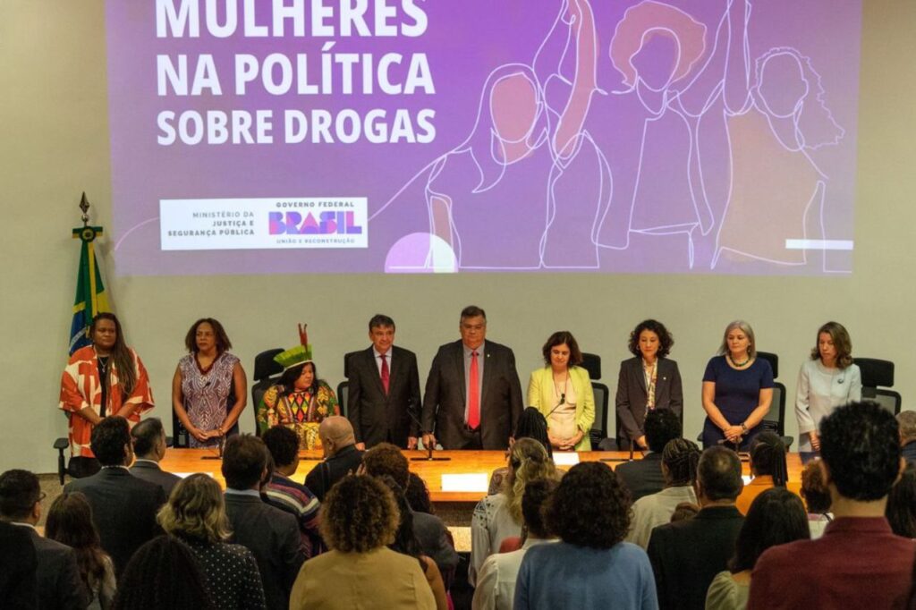 Nova política antidrogas inclui proteção e acesso a direitos da mulher