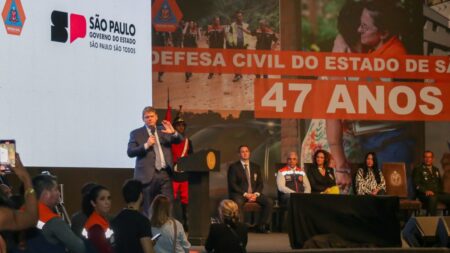 Defesa Civil faz 47 anos e presta homenagem a agentes que socorreram vítimas das chuvas