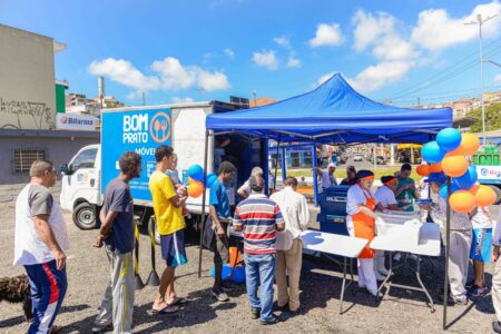 Em São Bernardo, Bom Prato Móvel oferece 400 almoços por dia ao preço de R$ 1 no Parque São Bernardo