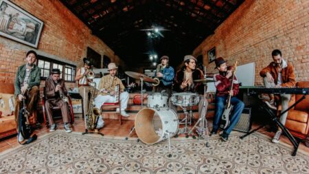 Nomade Orquestra celebra dez anos com tour pelas sete cidades do ABC Paulista