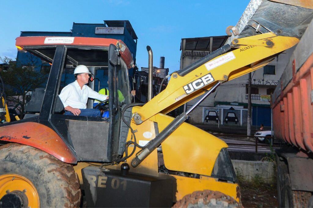 Prefeito Orlando Morando assina ordem de serviço para obras de prolongamento da Av. Juscelino Kubitschek
