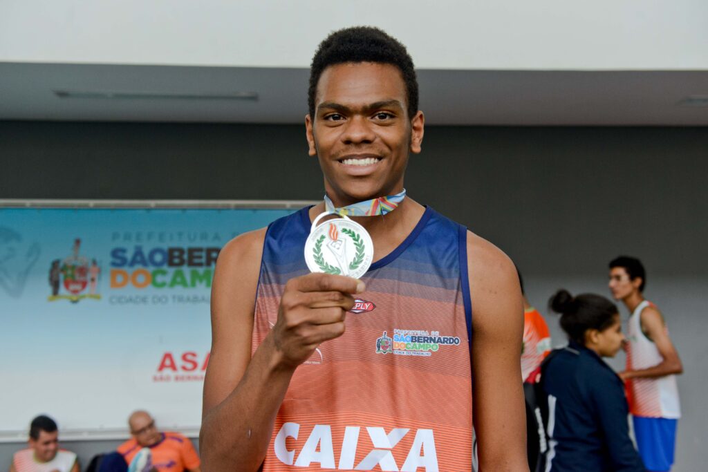 Atleta de São Bernardo é número 1 no ranking mundial nos 400 metros