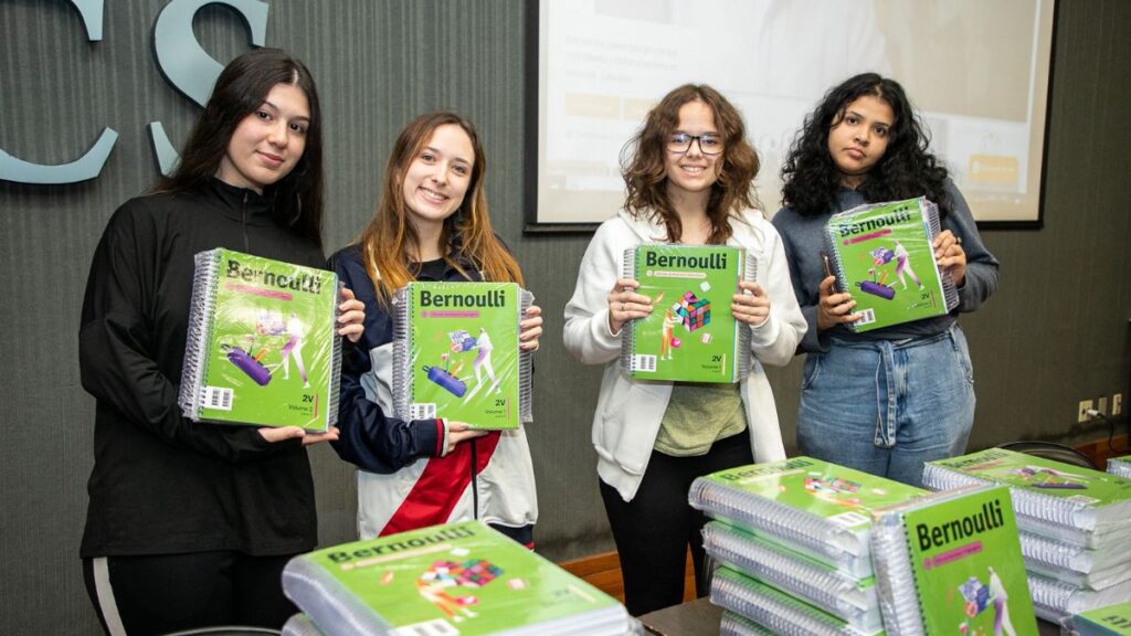 Auricchio participa de aula inaugural da primeira turma do Cursinho Social da USCS