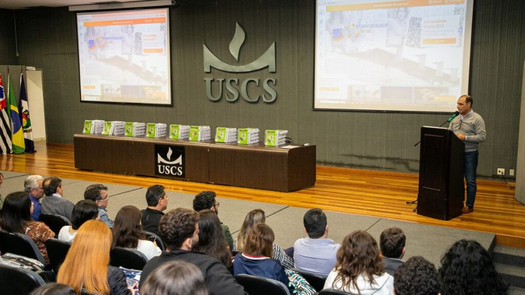 Auricchio participa de aula inaugural da primeira turma do Cursinho Social da USCS