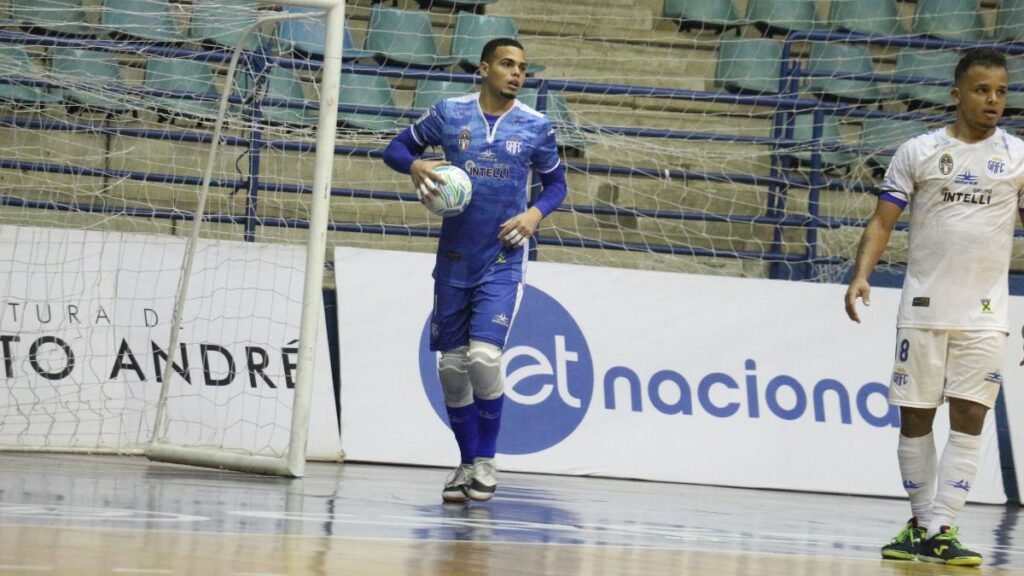 Caio, goleiro do Santo André Intelli soma mais de 100 defesas na LNF