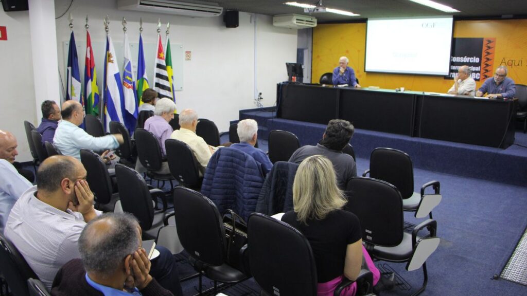 Consórcio ABC recebe ex-ministro Nelson Machado para debater reforma tributária