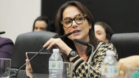 Deputada Ana Carolina Serra apresenta projeto de lei que institui o programa Saúde da Mulher Paulista