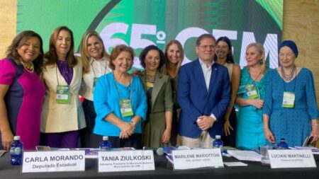 Deputada Carla Morando defende mulheres na política no 65° Congresso Estadual de Municípios