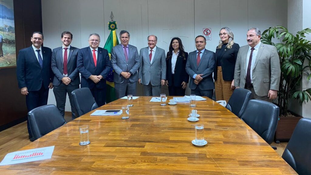 Deputado Marcelo Lima participa de reunião com Alckmin sobre reforma tributária