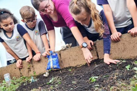 Escola de Ribeirão Pires participa de estudo da UFABC sobre relação entre hortas e desenvolvimento emocional