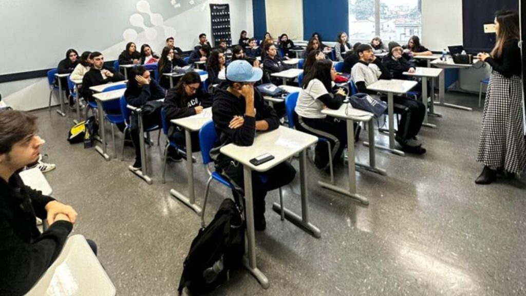 FDSBC apresenta oportunidades de carreira em evento para estudantes do Colégio Ábaco