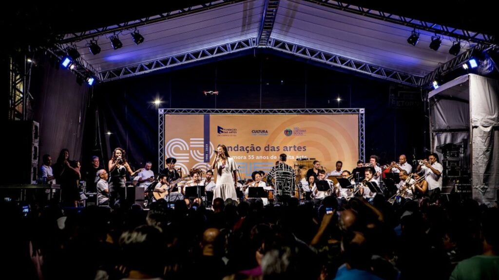 Fundação das Artes recebe público animado em dia de festa pelos seus 55 anos