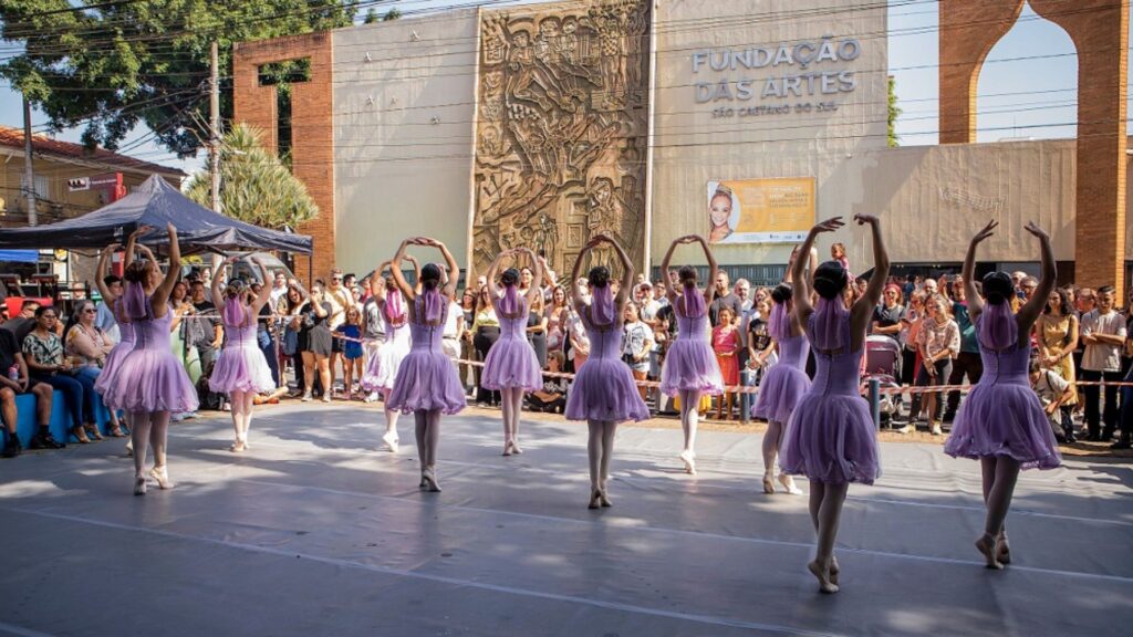 Fundação das Artes recebe público animado em dia de festa pelos seus 55 anos