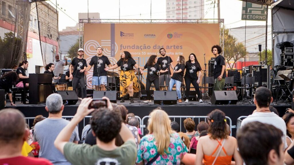 Fundação das Artes recebe público animado em dia de festa pelos seus 55 anos