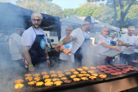 Hamburgada do Bem reúne 600 crianças na segunda ação do ano em Santo André