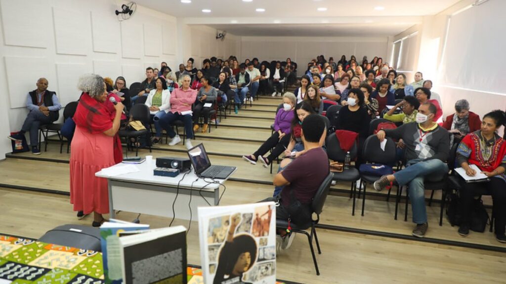 Ministra Matilde Ribeiro traz reflexão sobre racismo a servidores de Diadema