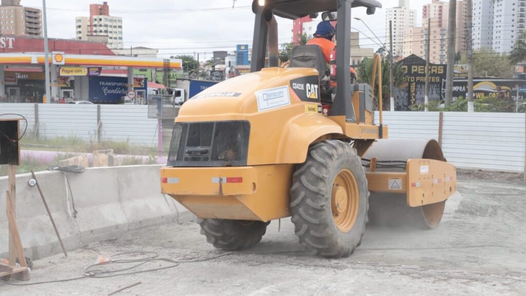 Obras do Complexo Santa Teresinha avançam com nova ponte na Avenida dos Estados