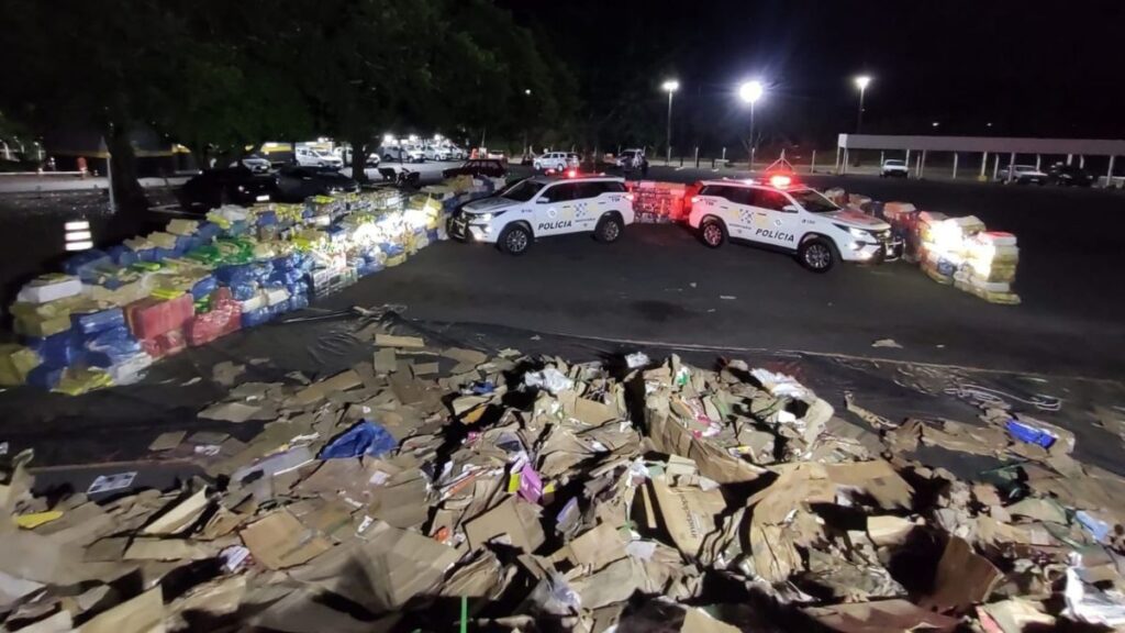 PM de SP apreende carreta com 12 toneladas de maconha na rodovia Raposo Tavares