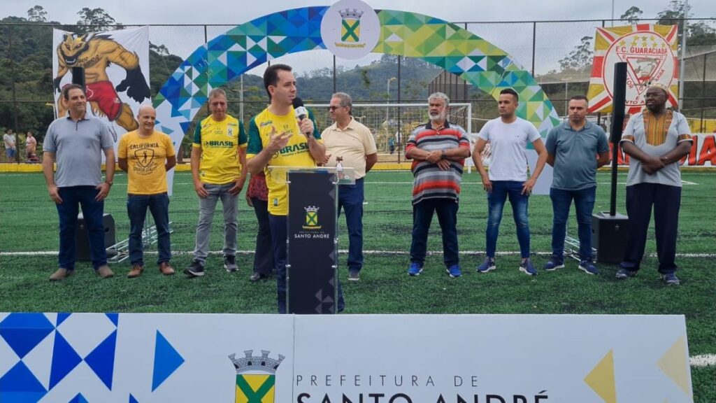 Parque Guaraciaba ganha campo sintético com iluminação LED